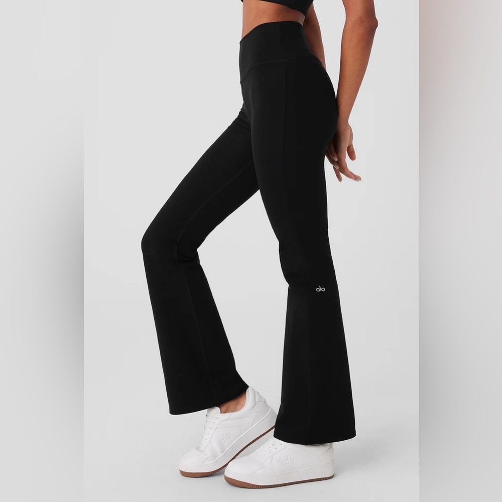ALO Yoga flare pants Size M, New